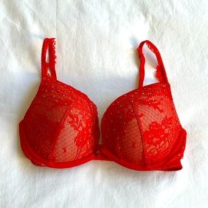 Victoria's Secret holiday lace push-up bra